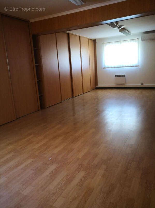 Commerce à ROQUEBRUNE-SUR-ARGENS