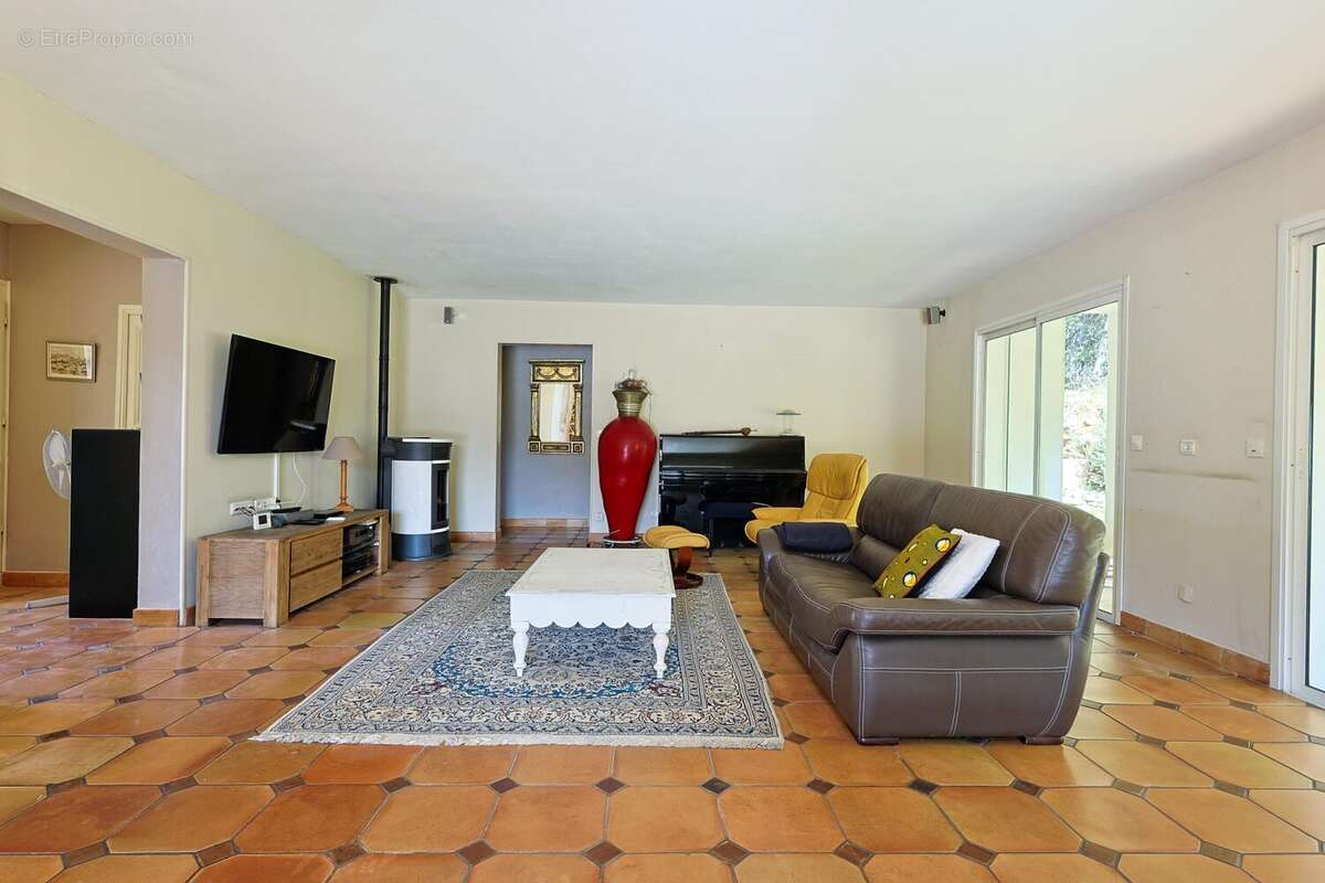 Maison à MEOUNES-LES-MONTRIEUX