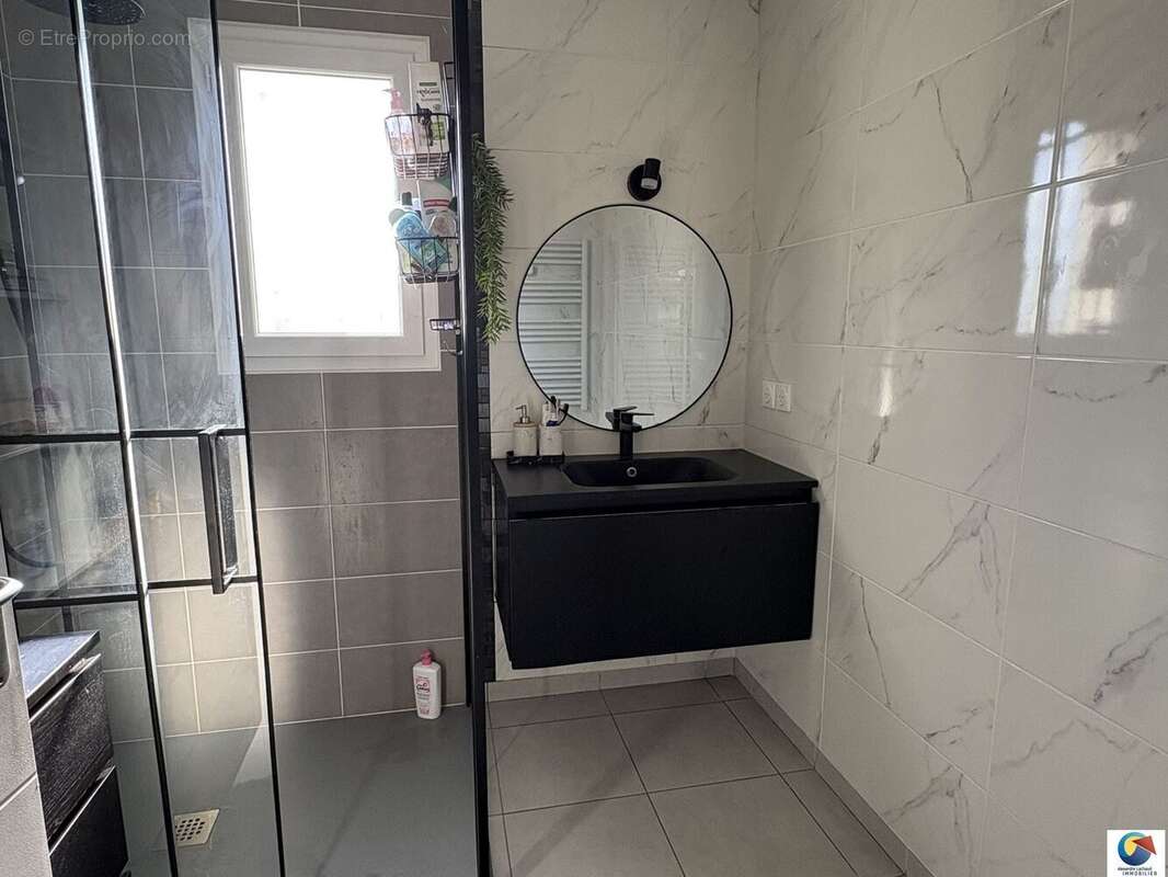 Maison à NIVOLAS-VERMELLE