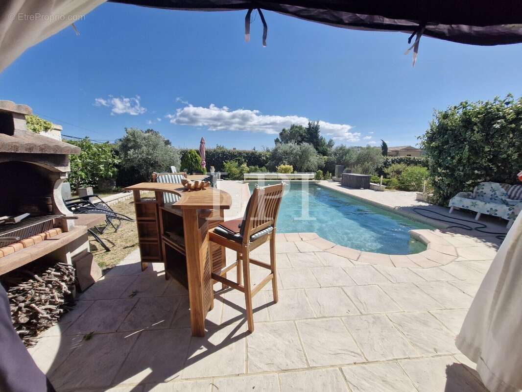 Maison à SAINT-SATURNIN-LES-APT