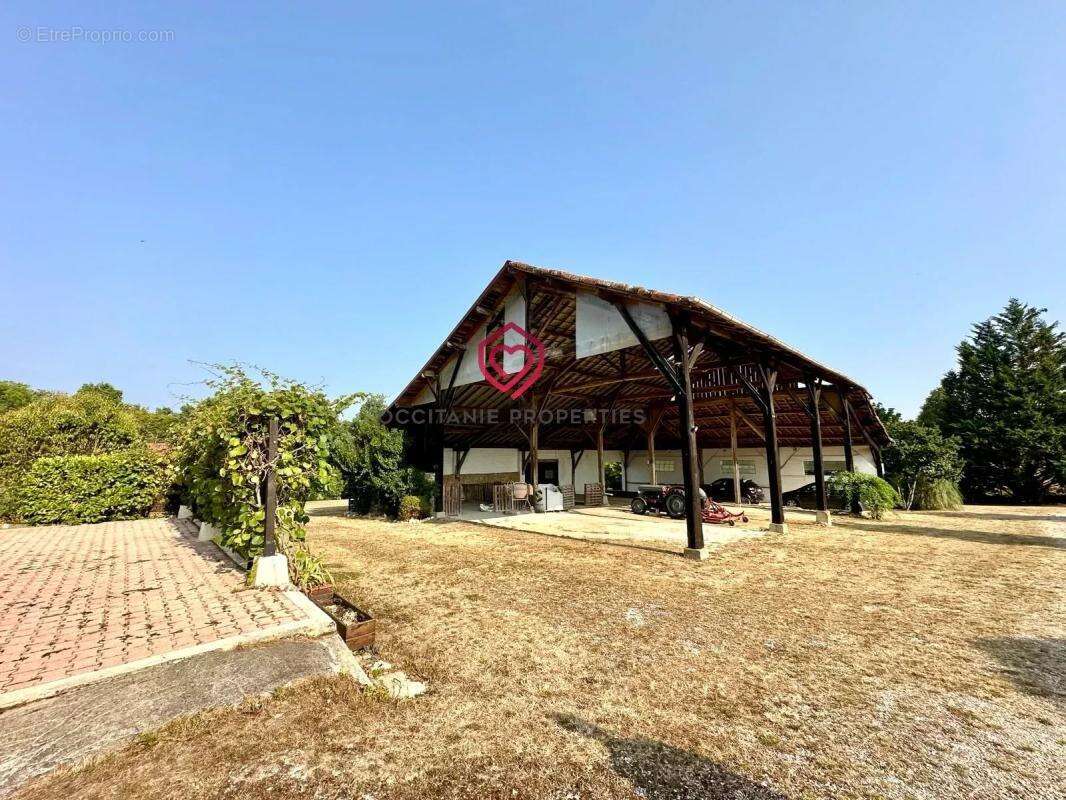 Magnifique ferme avec piscine, dépendances, lac et 6,2 hectares de terrain proche Miélan Gers - photo 12