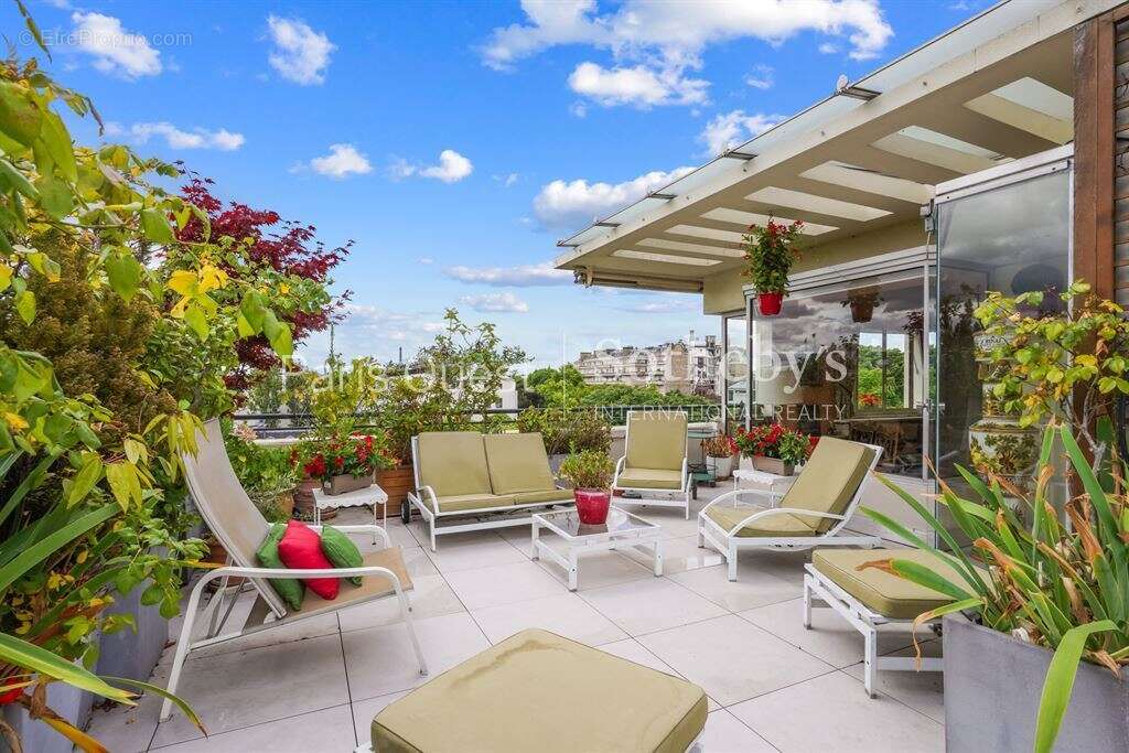 Appartement à NEUILLY-SUR-SEINE