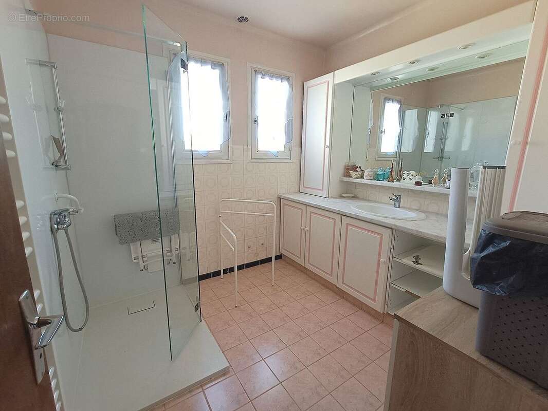 Maison 83 m² à Regusse  - photo 9