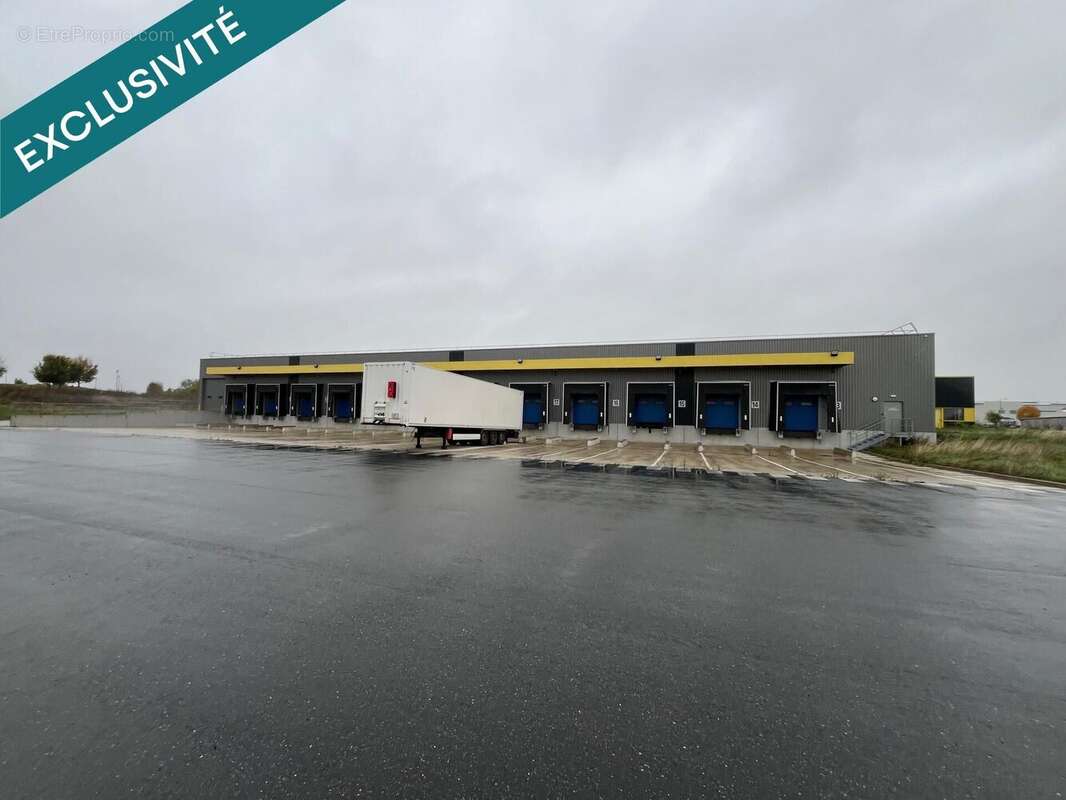 Photo 3 - Commerce à MONTIERCHAUME