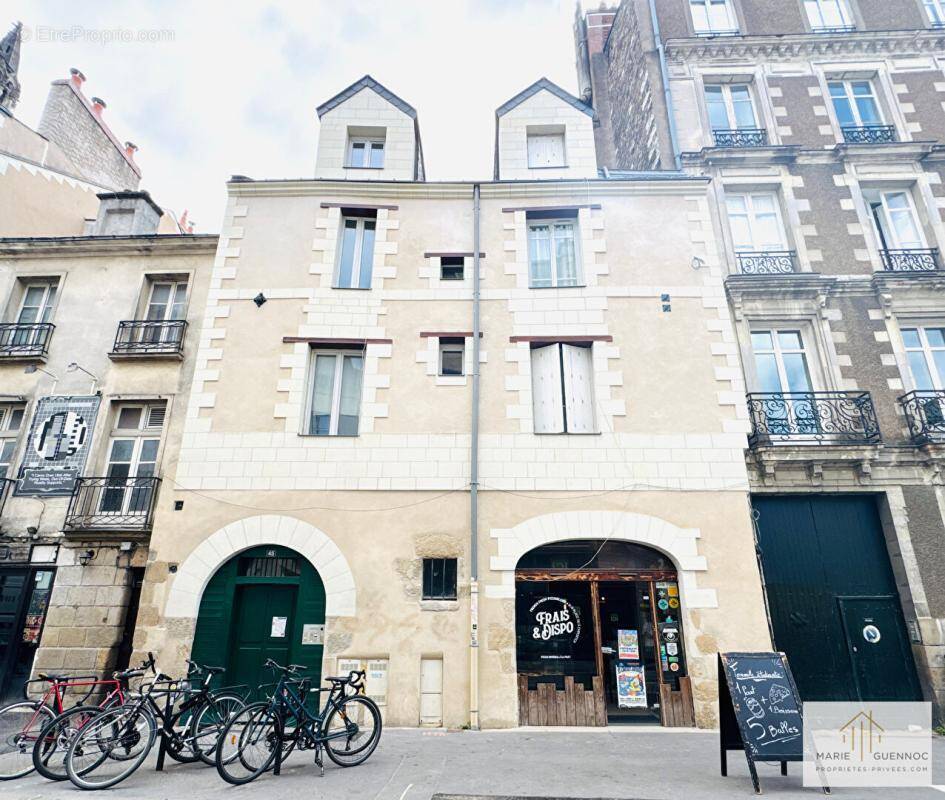 Studio en duplex hyper centre de Nantes vendu avec cave et locataire en place - photo 1
