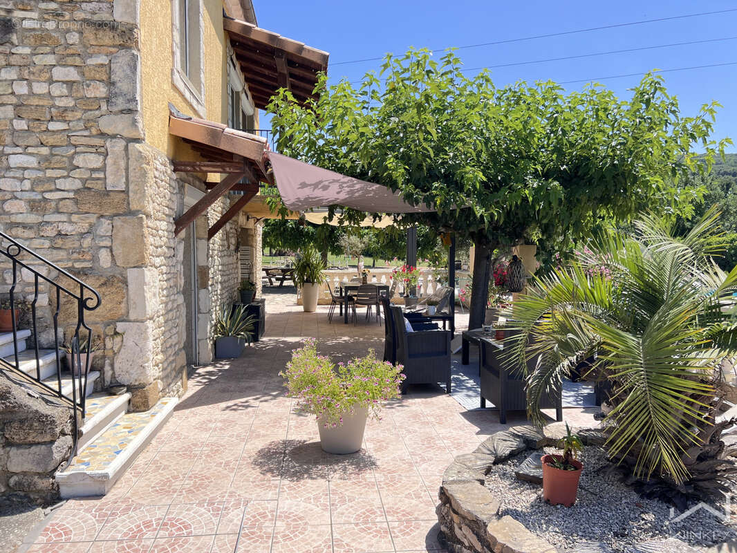 Maison à LA GARDE-ADHEMAR