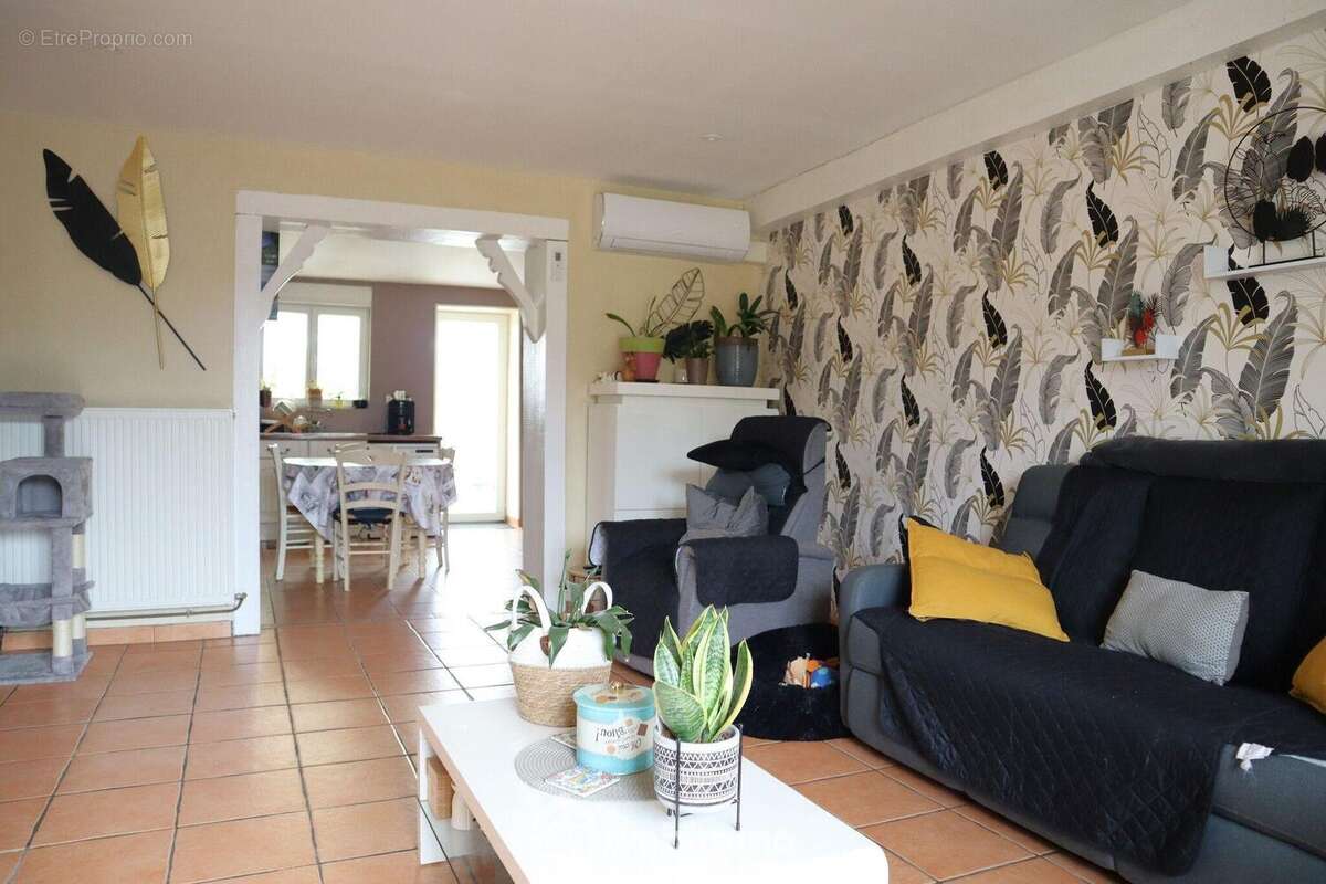 Et le séjour de 36 m2, - Maison à MOULISMES