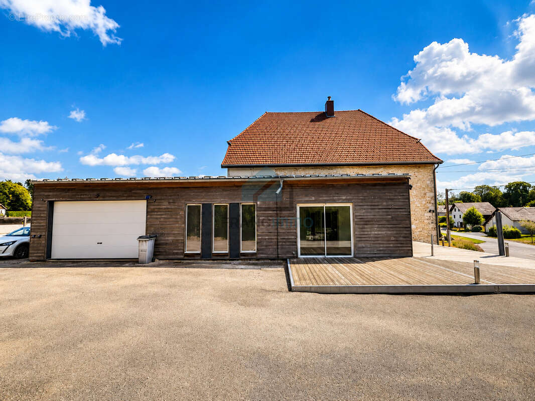 Saint-julien-les-russey - grande maison de caractere - photo 3