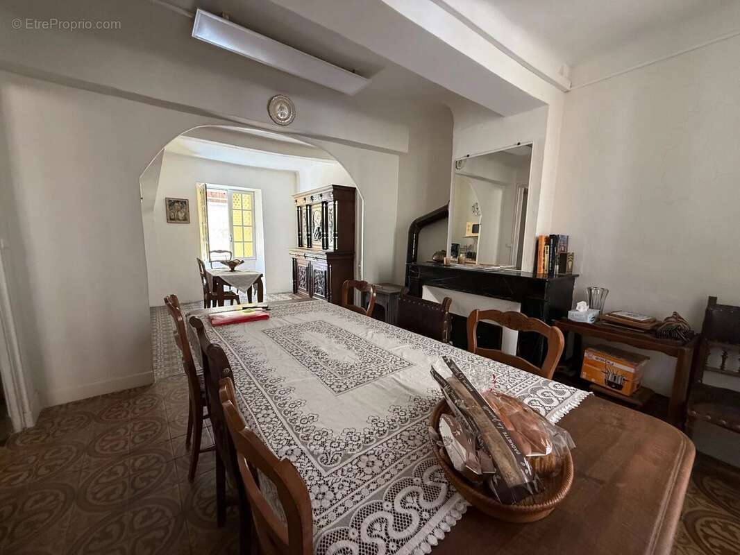 Maison à SAINTE-ANASTASIE-SUR-ISSOLE