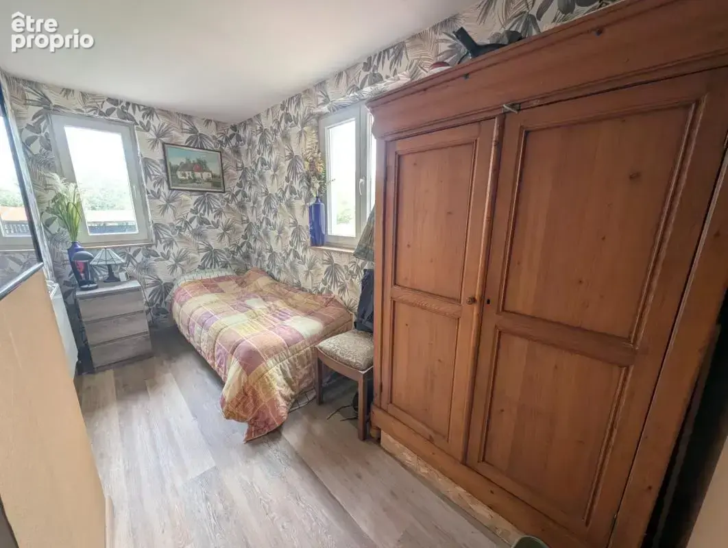 À vendre – maison de campagne avec plus de 5 000 m² de terrain, enclos pour animaux et bâtiment annexe - photo 13