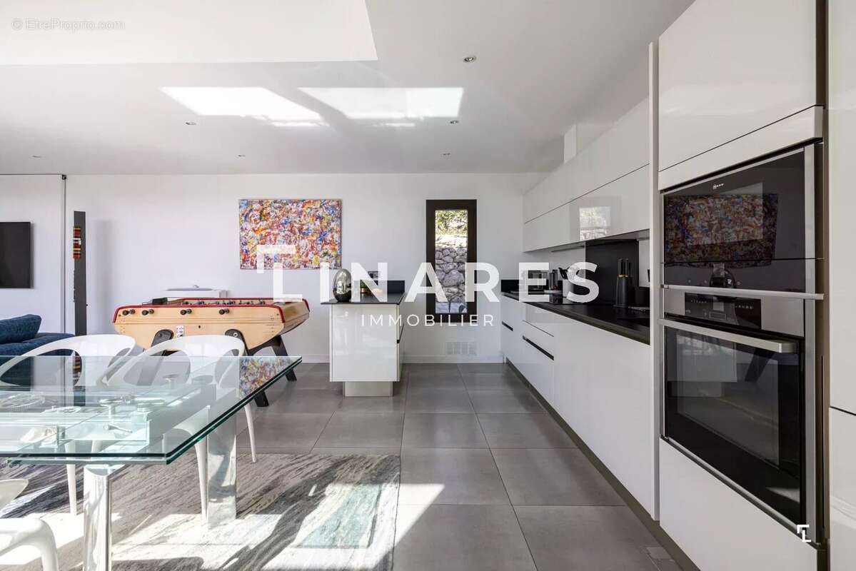 LIGNES D'EXCEPTION - Villa Plain Pied T5 de 172m2 - Piscine sel chauffée -  Terrain 1400m2 - 13011 Marseille - photo 6