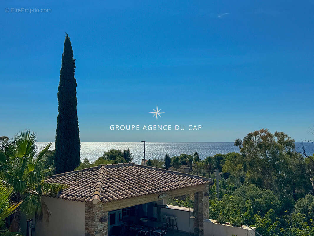 A vendre villa 6 chambres en suite piscine pool house vue mer panoramique sur st-tropez garages et parkings - photo 6