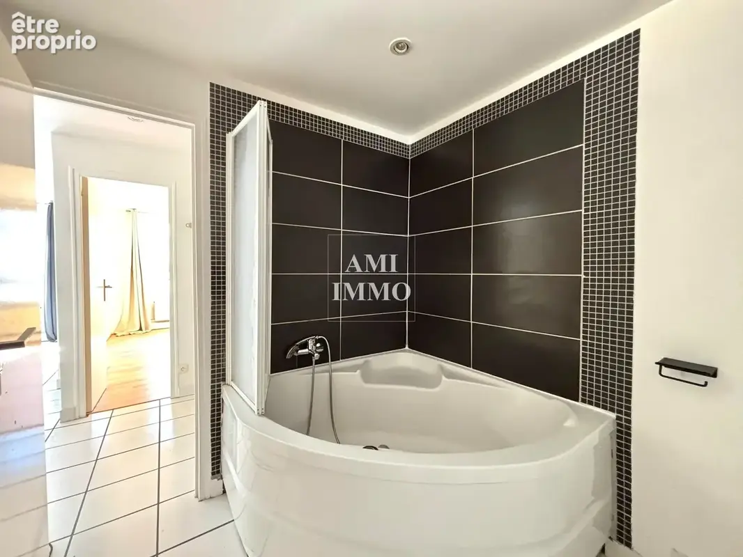 Appartement F2 - centre bourg - photo 5