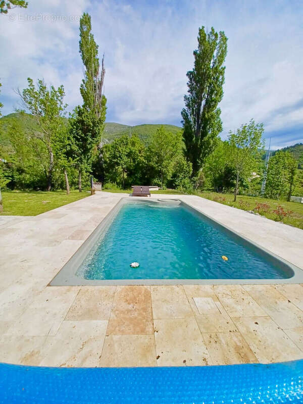 Maison à LES OMERGUES