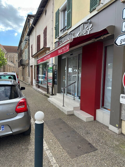 Commerce à LA CHAPELLE-DE-GUINCHAY