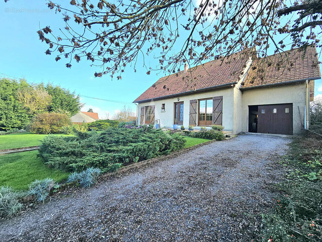 Maison à FAVIERES