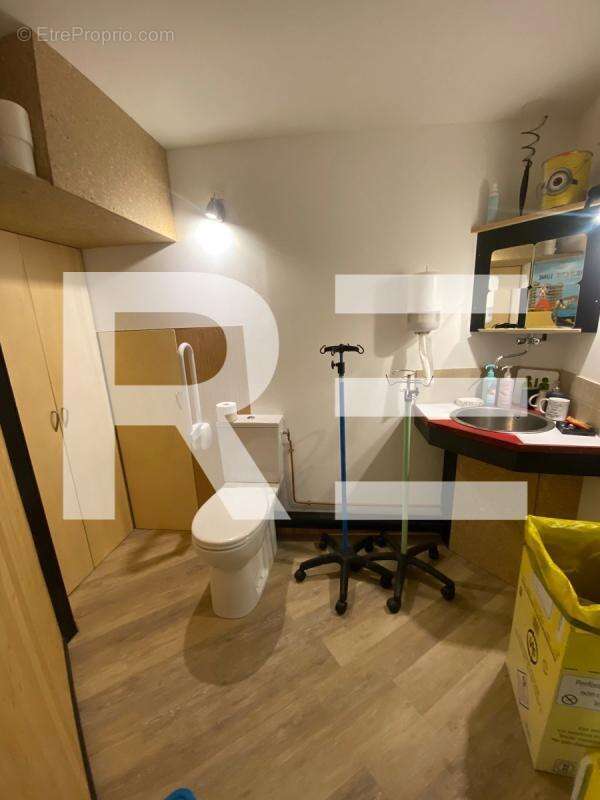 Commerce à MONTAREN-ET-SAINT-MEDIERS