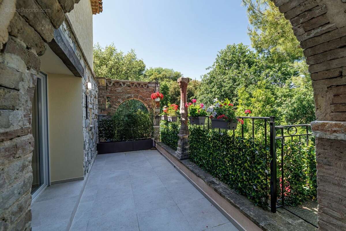 Appartement à SAINT-LAURENT-DU-VAR