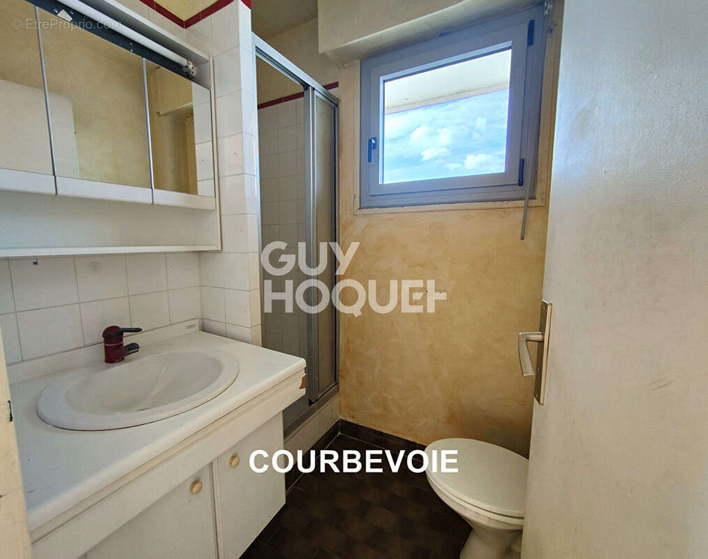 Appartement à COURBEVOIE