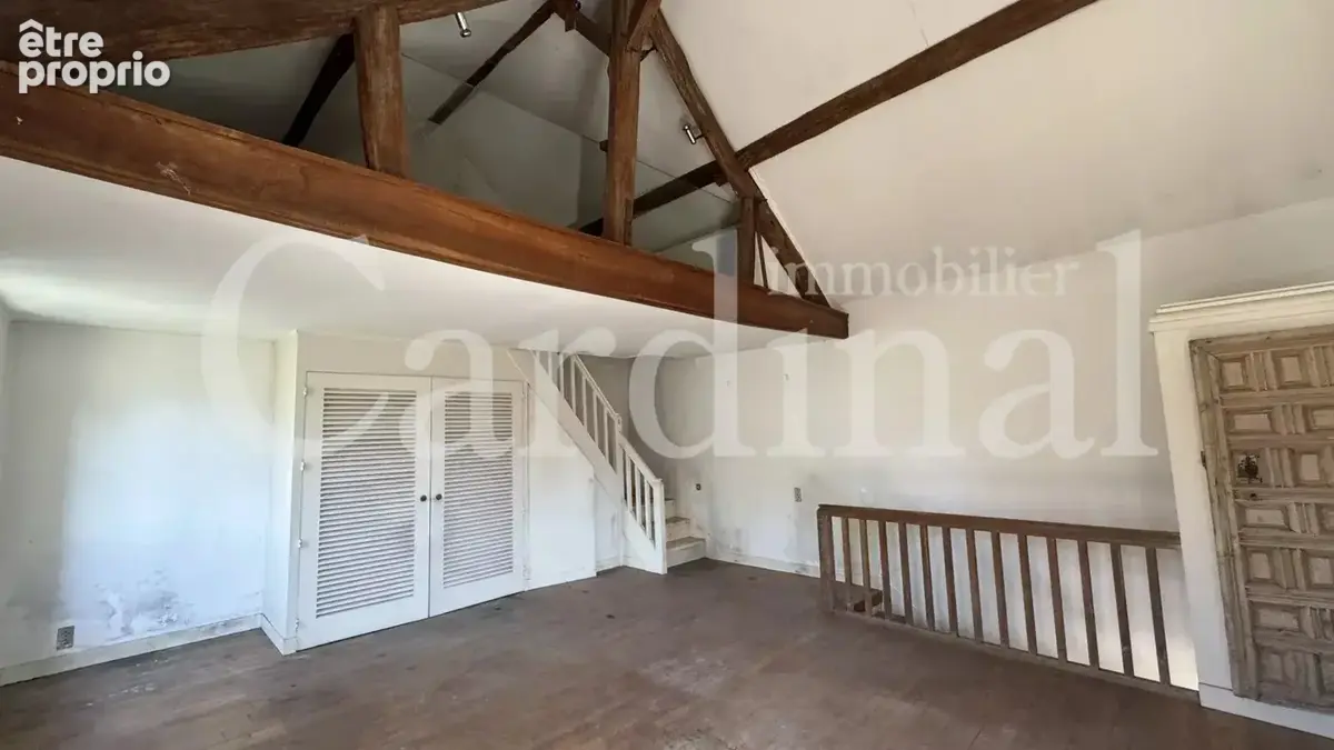 Une maison de charme à réinventer au cœur du village - photo 8