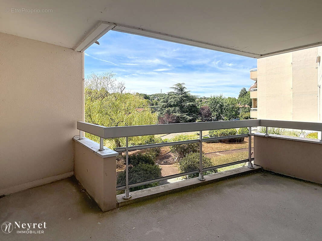 Appartement à SAINT-GENIS-LAVAL