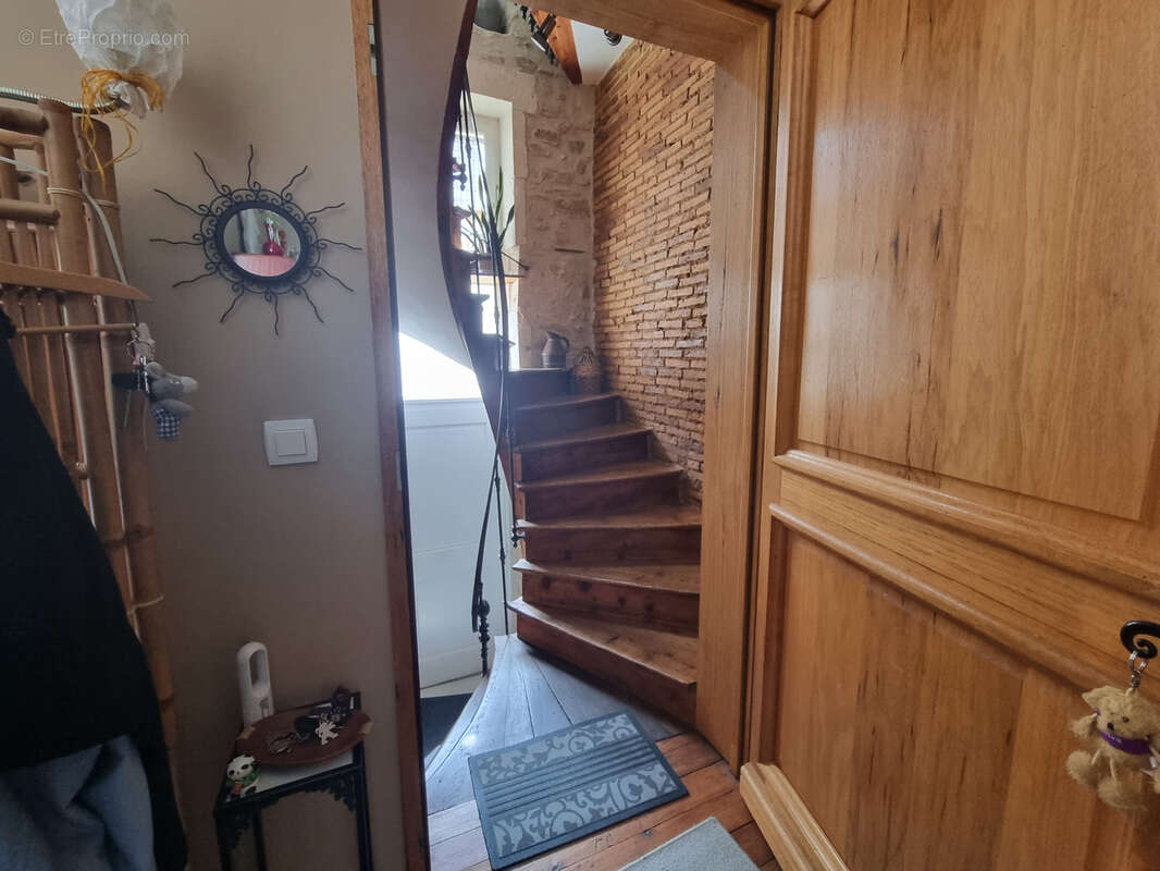 Appartement à BAGNOLS-SUR-CEZE