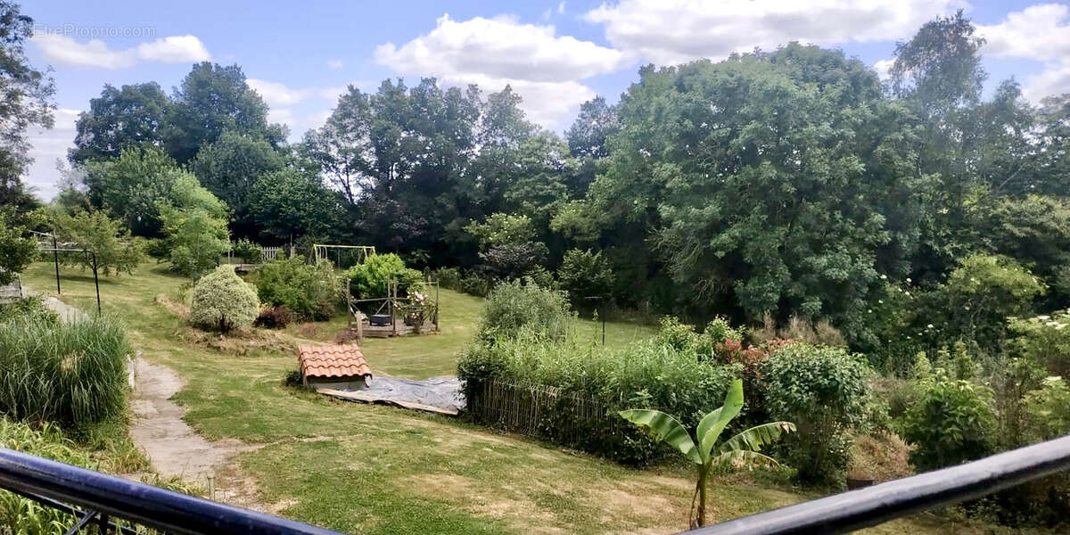 Maison à MONTFAUCON-MONTIGNE