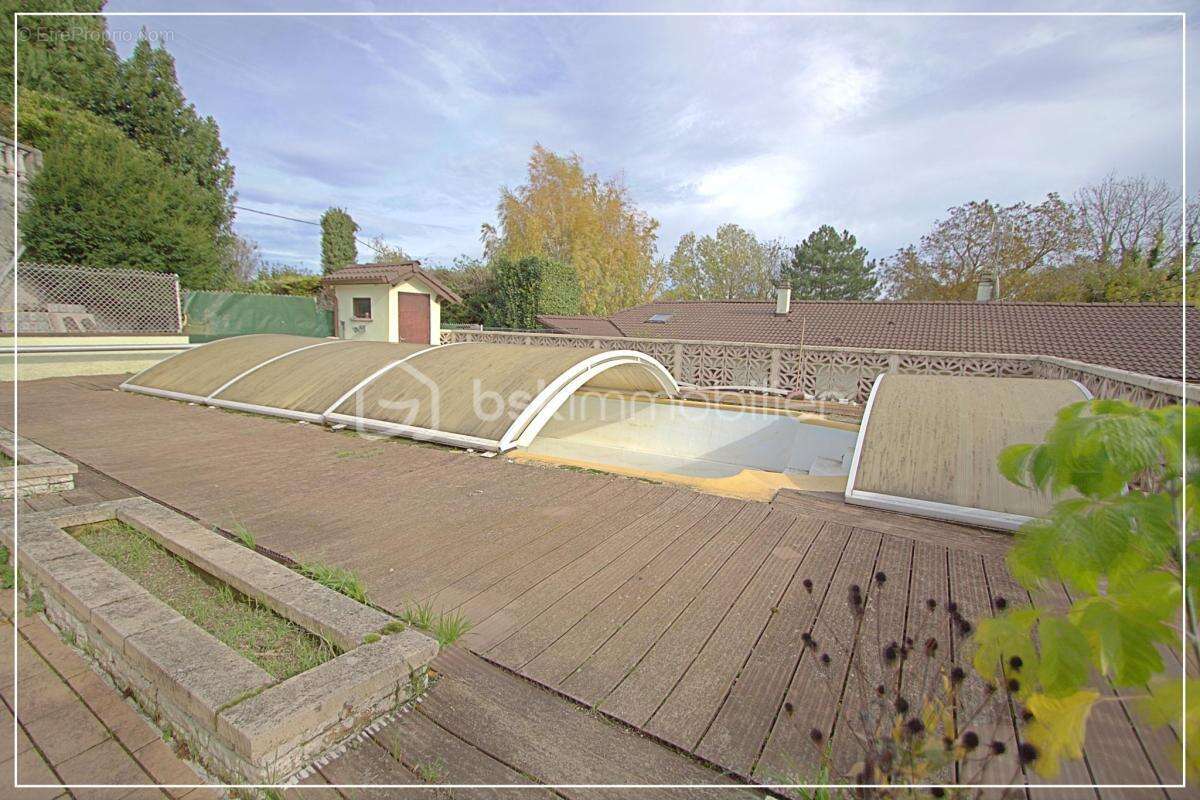 Maison à SAINT-PIERRE-DE-CHANDIEU