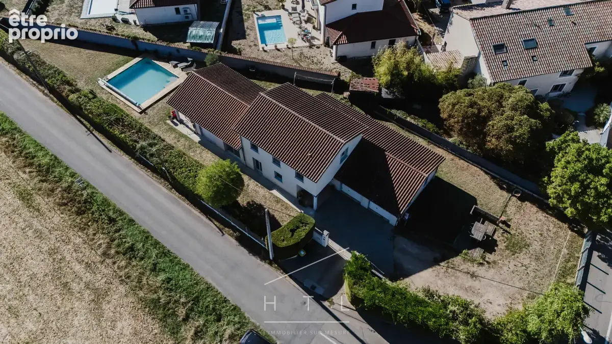 Maison familiale de 179 m2 avec piscine, jardin et double garage à Quincieux - photo 17