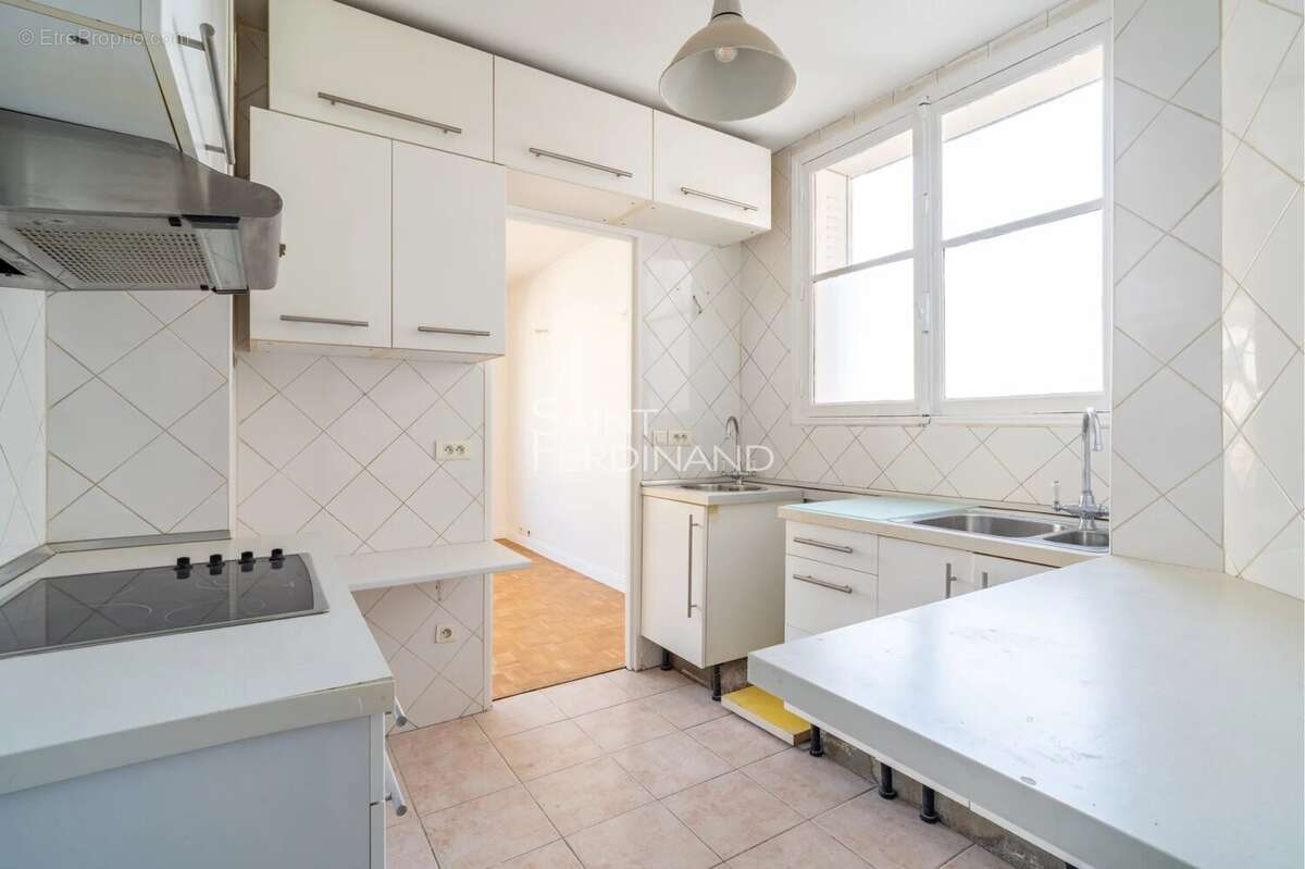 Appartement à PARIS-17E