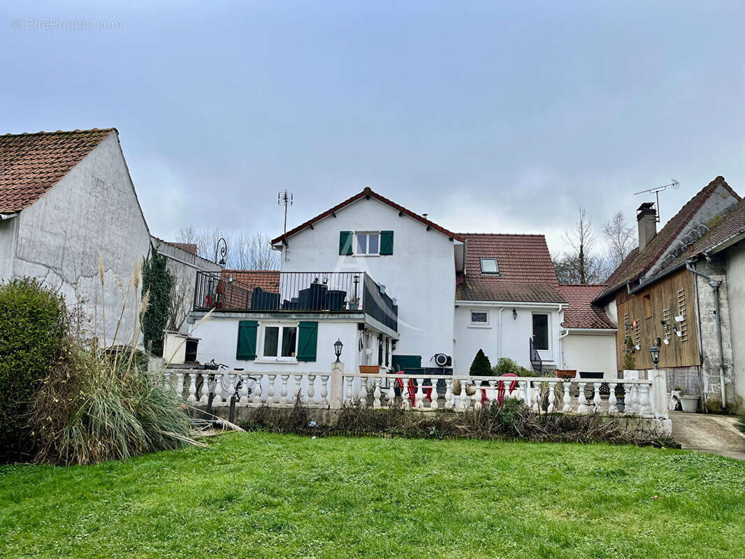 Maison à LA MADELAINE-SOUS-MONTREUIL