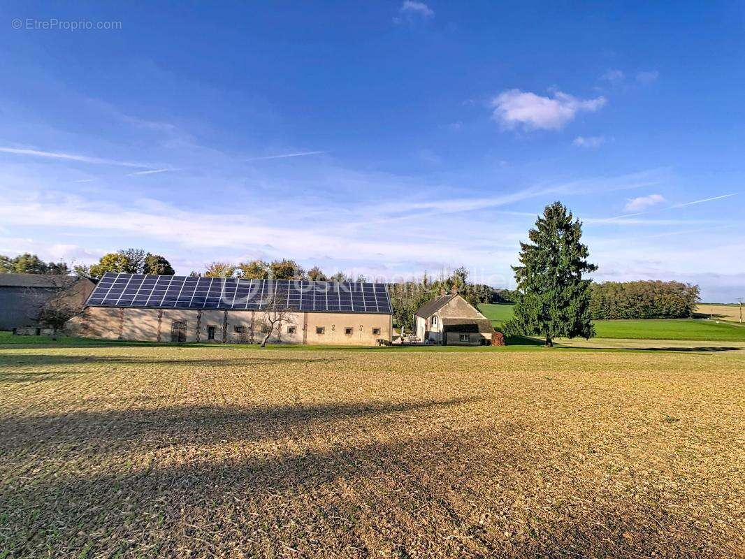 Maison à MONTCORBON