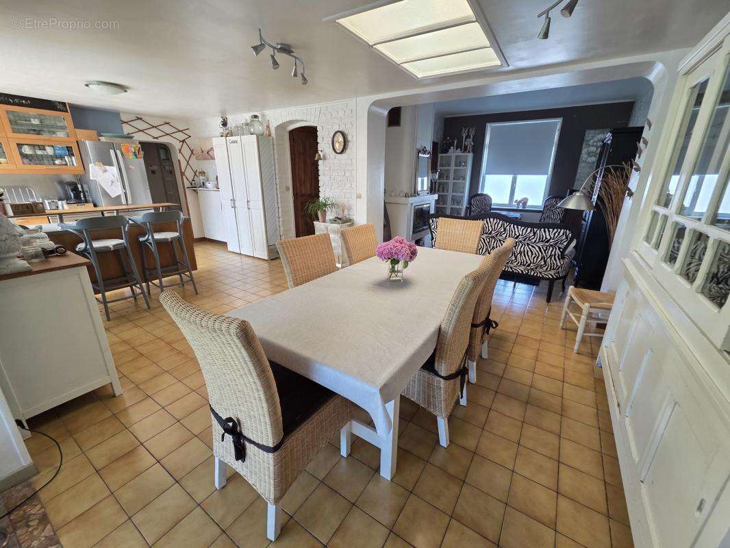 Maison briques offrant 134m² hab sur 361m² ac jardin - photo 6