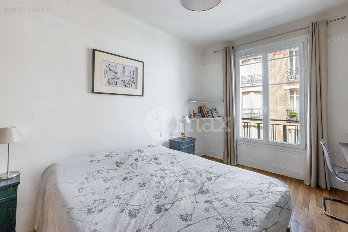 Appartement à COURBEVOIE