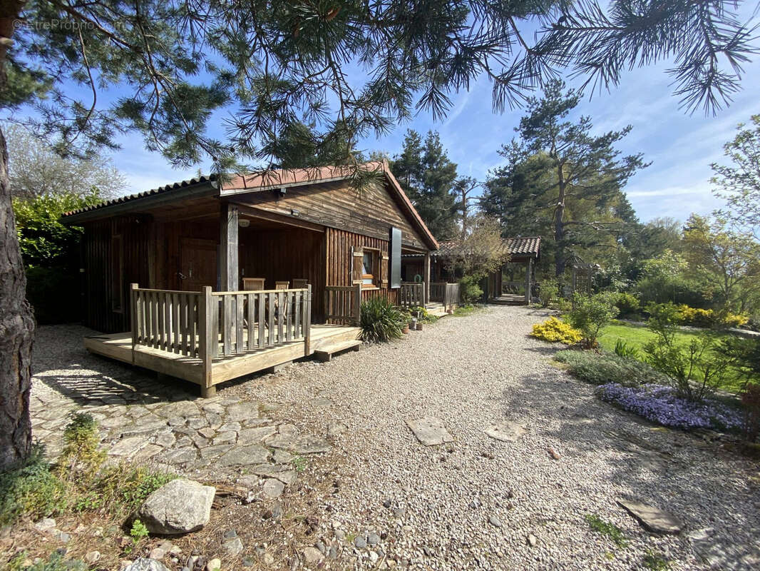 Maison à CRAPONNE-SUR-ARZON
