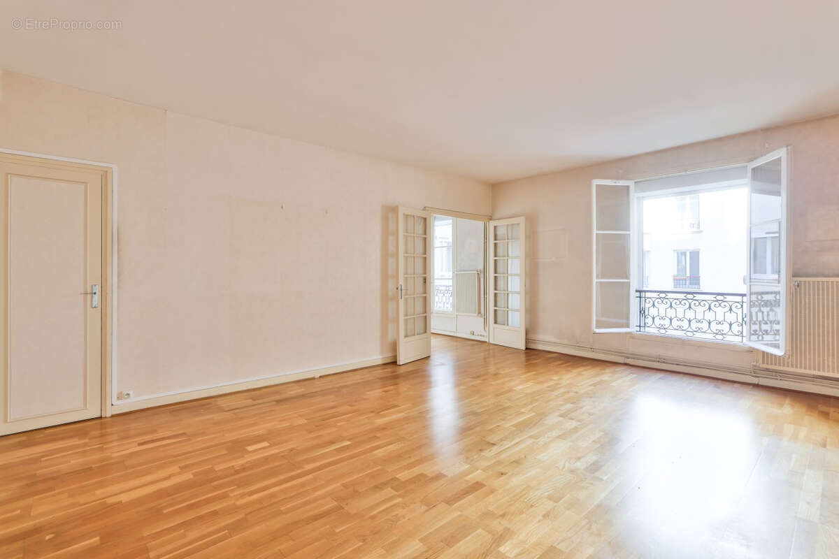 Appartement à PARIS-11E