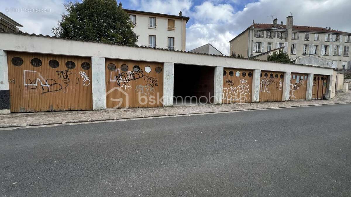Parking à SUCY-EN-BRIE