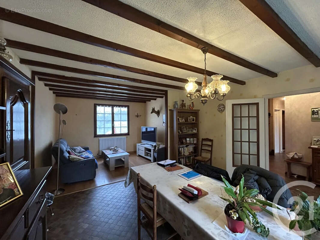 Maison à LES EGLISOTTES-ET-CHALAURES