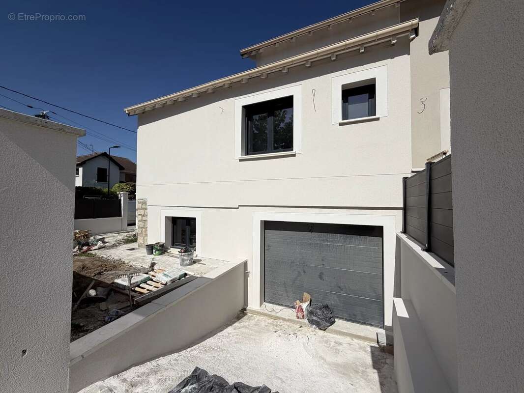 Maison à SARTROUVILLE