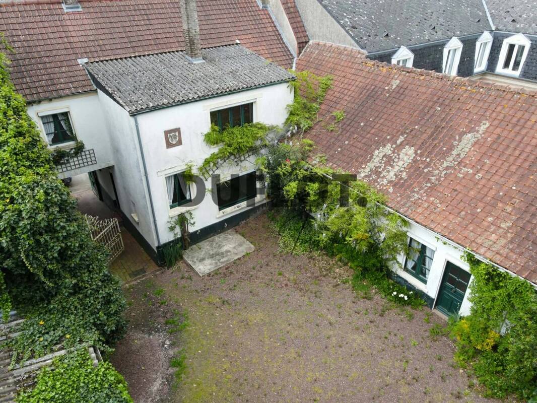 Maison à FRUGES
