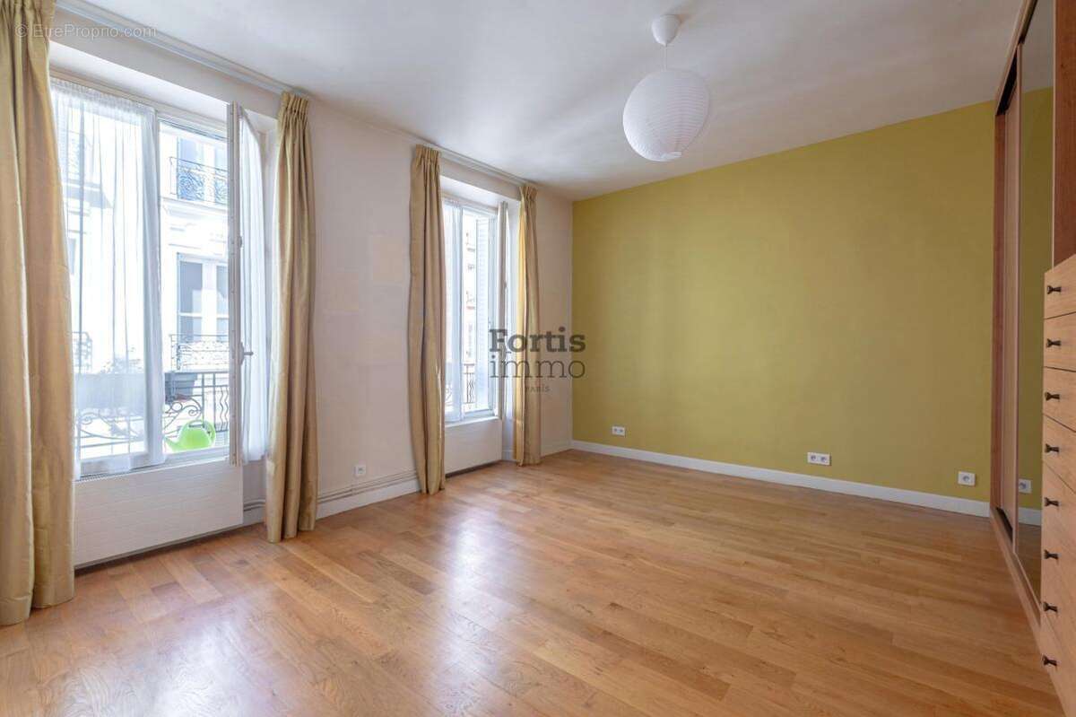 Appartement à PARIS-14E