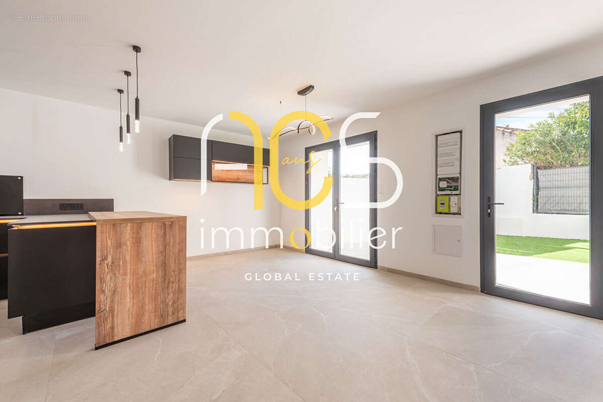 Maison à CHATEAUNEUF-LES-MARTIGUES