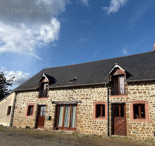 Maison à AMBRIERES-LES-VALLEES