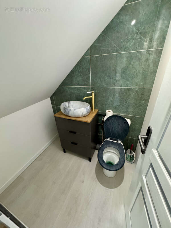 Maison rénové type 4 sur un terrain de 180 m2 - photo 6