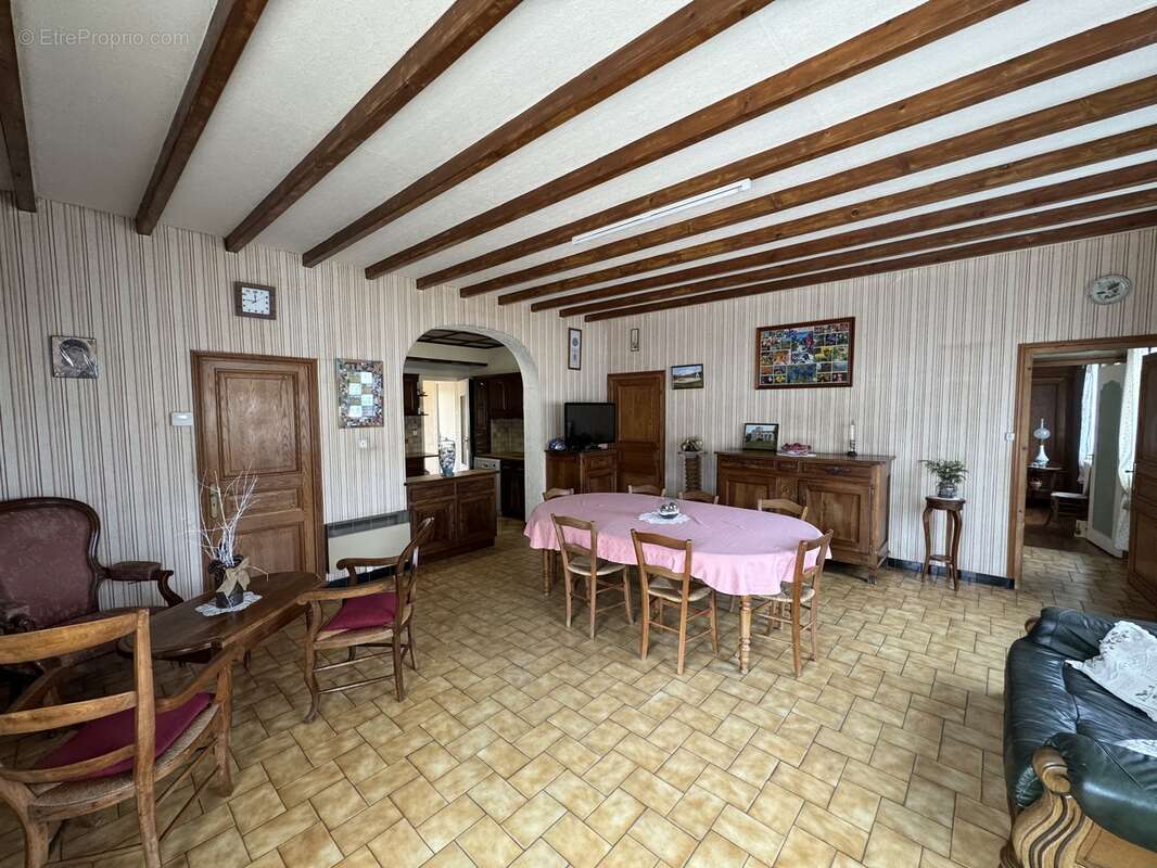 Maison 249 m² à Berneuil  - photo 12