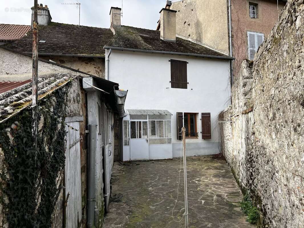 Maison à MAGNAC-LAVAL