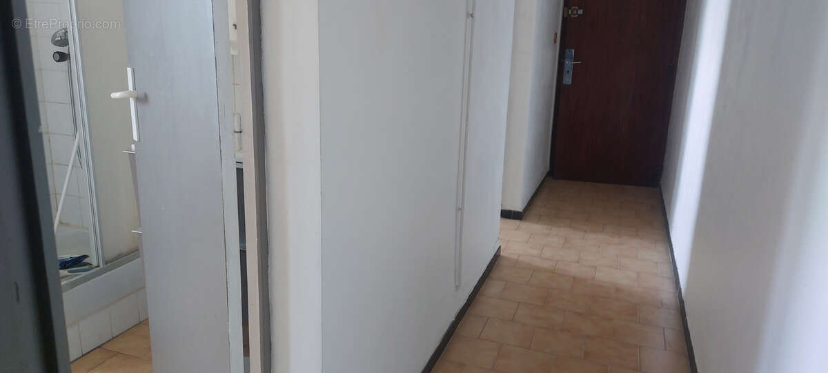 Toulon - bas faron appartement de type 2 vue mer - photo 9