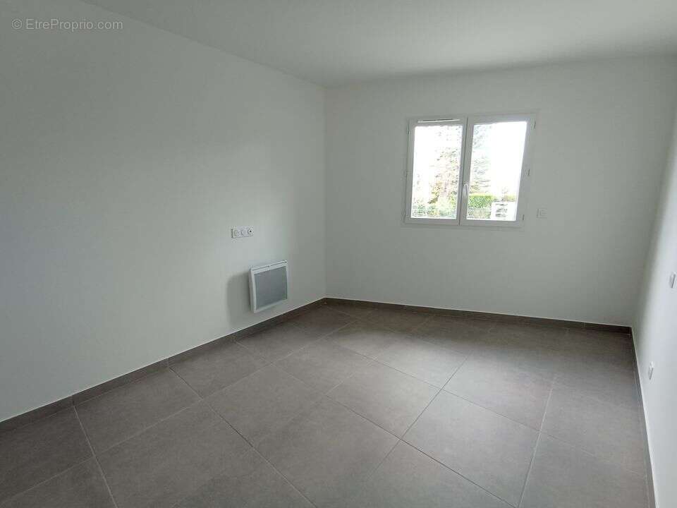 Maison à CREUZIER-LE-VIEUX