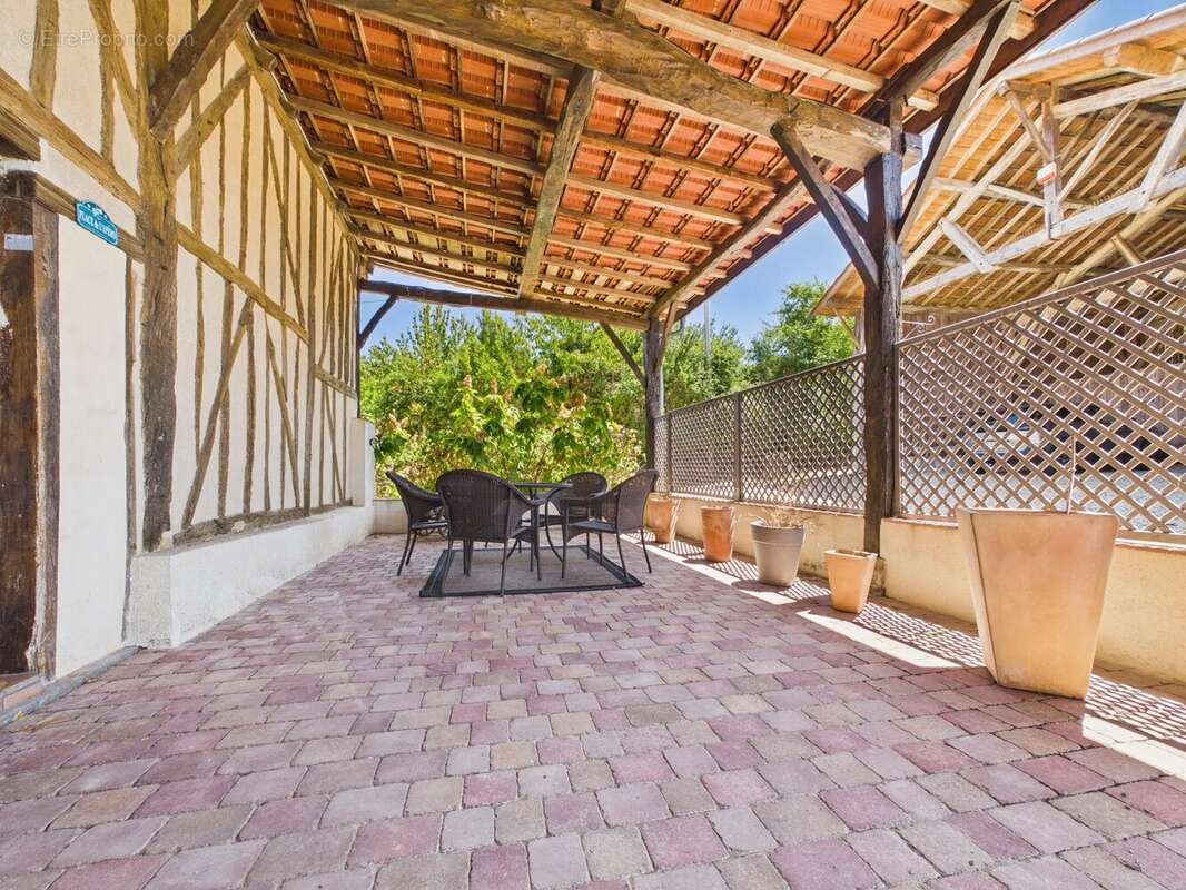 Fabuleuse maison en pierre avec piscine et joli jardin - photo 17