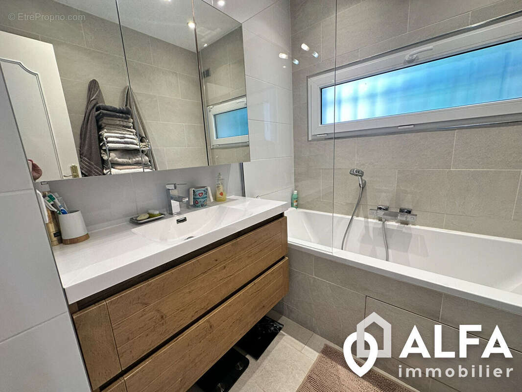 Appartement VUE LAC - 5 pièce(s) 116 m2 - TERRASSES DE  27 m2 - photo 14